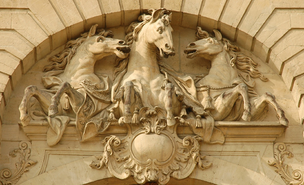 Fronton. Trois chevaux. Rémy François Bridault.